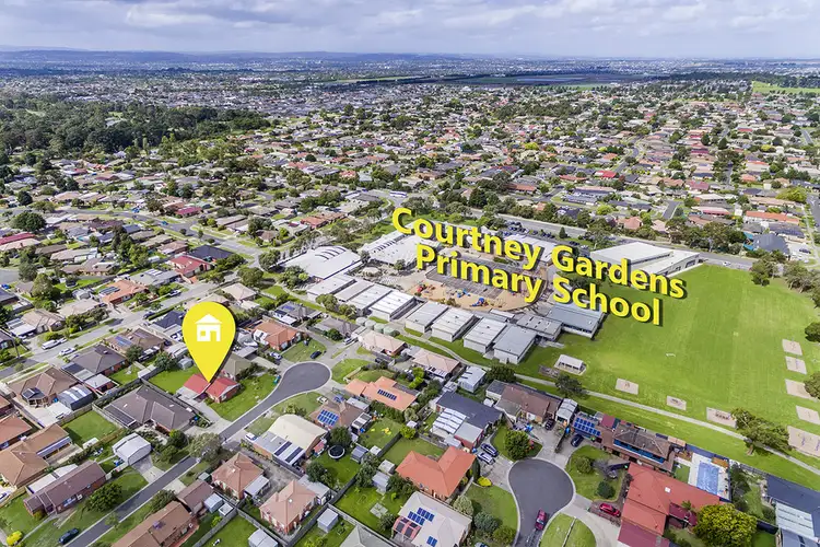 Second view of Homely house listing, 5 Tinara Court, Cranbourne North VIC 3977