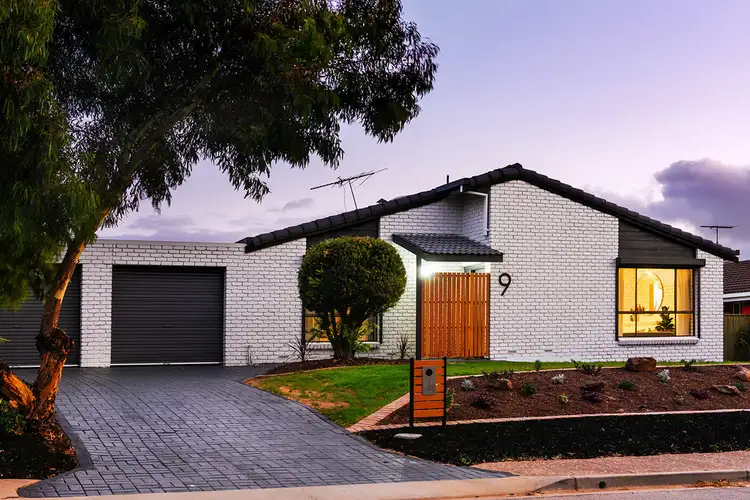 9 Neeangarra Crescent, Hallett Cove SA 5158