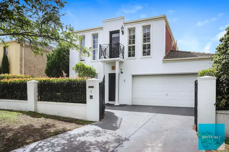 5 Eppalock Circuit, Caroline Springs VIC 3023