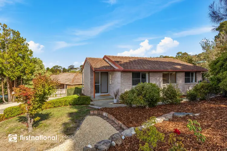8 Calder Crescent, Blackmans Bay TAS 7052