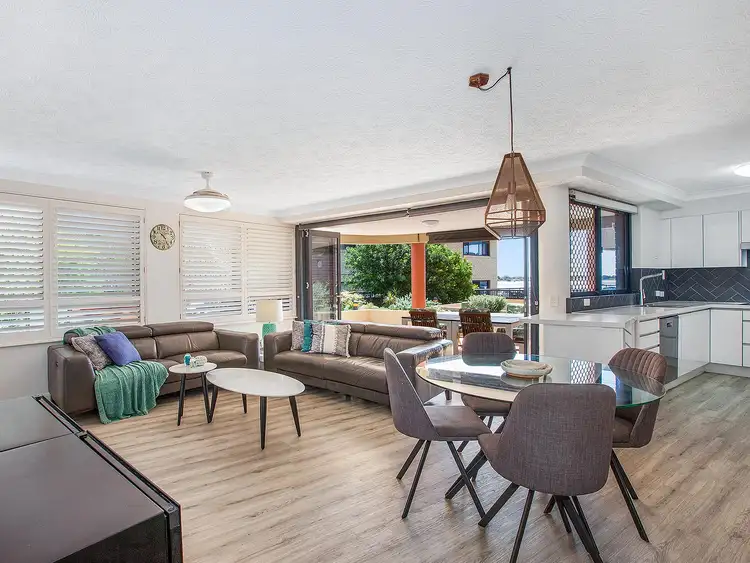 2/274 Marine Parade, Labrador QLD 4215