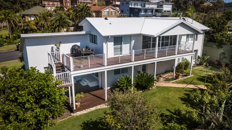 15 Spoon Rocks Road, Caves Beach NSW 2281