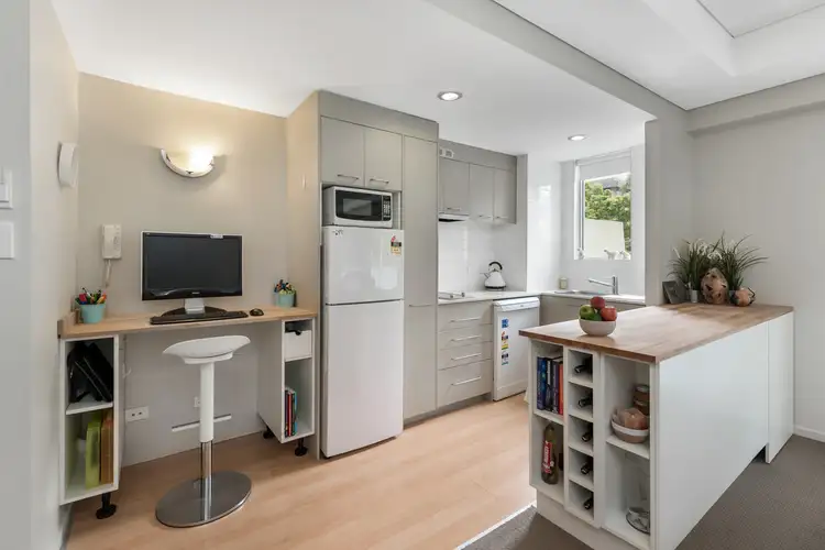 Second view of Homely unit listing, 6/41 Fortescue Street, Spring Hill QLD 4000