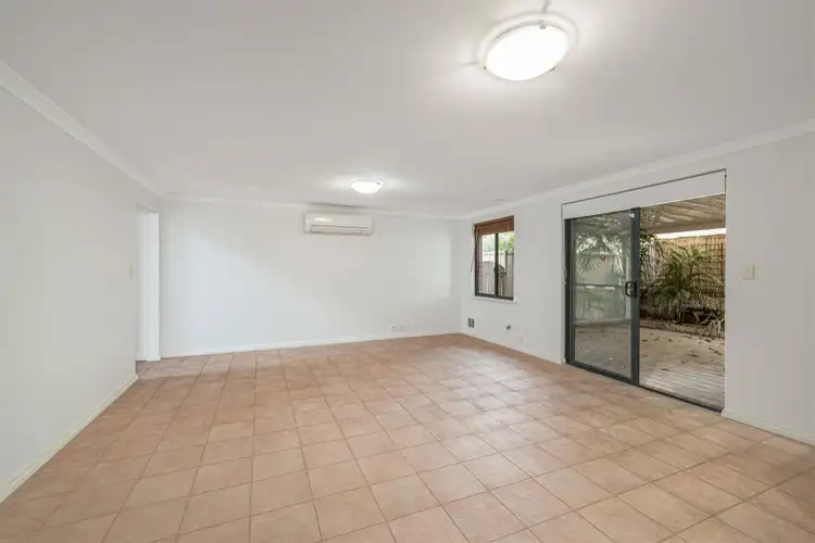 Sixth view of Homely house listing, 4/31 The Lakes Boulevard, Jandakot WA 6164