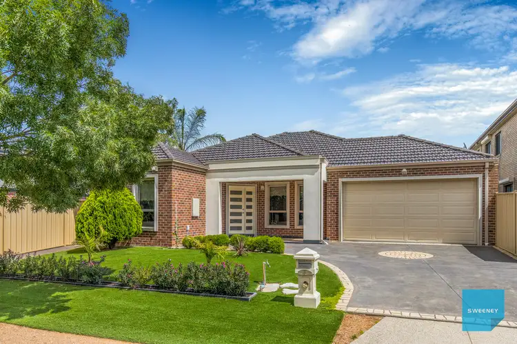 4 Orrong Parade, Caroline Springs VIC 3023