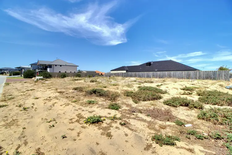 2 Drosera Turn, Halls Head WA 6210