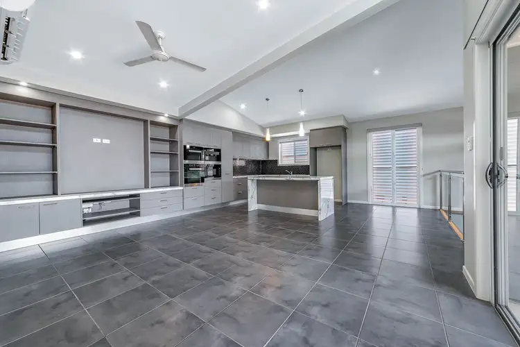 7 Pearl Street, Cannonvale QLD 4802