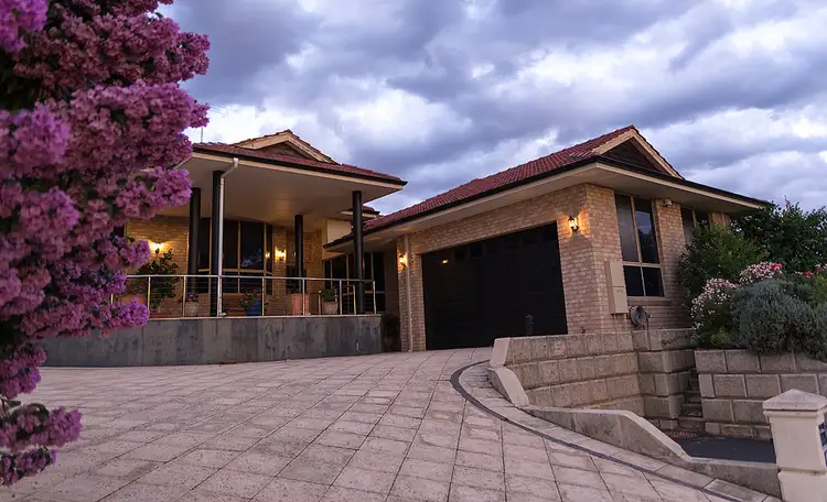 12 Winthrop Avenue, College Grove WA 6230
