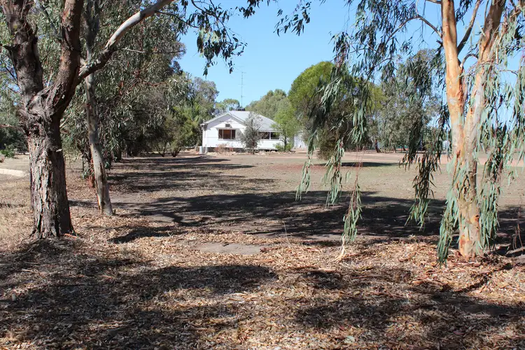 25 Robinson St, Spencers Brook WA 6401