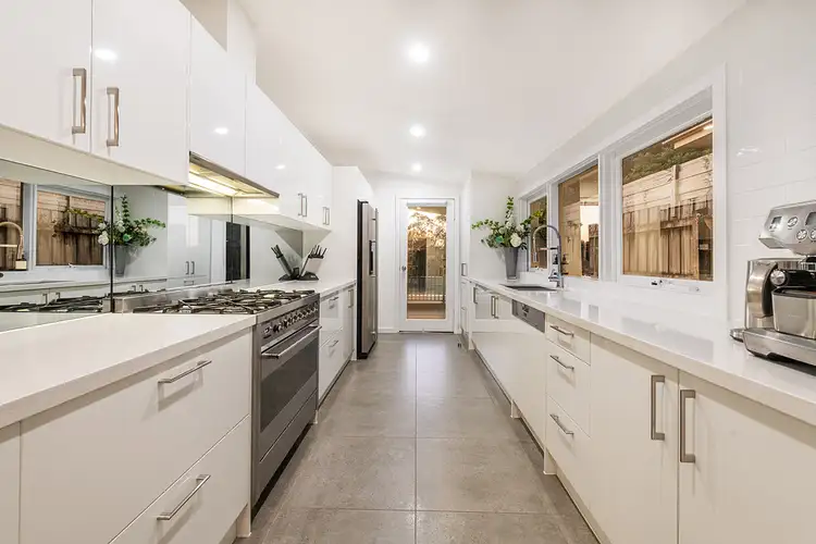 11 Latona Avenue, Knoxfield VIC 3180