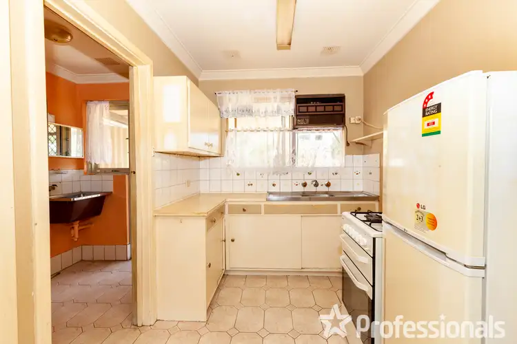 Fifth view of Homely house listing, 4 Amanda Drive, Camillo WA 6111