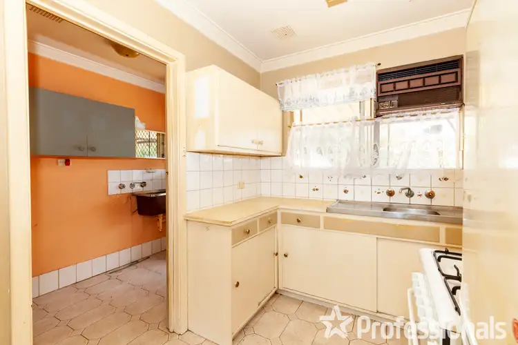 Sixth view of Homely house listing, 4 Amanda Drive, Camillo WA 6111