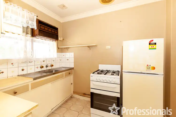 Seventh view of Homely house listing, 4 Amanda Drive, Camillo WA 6111