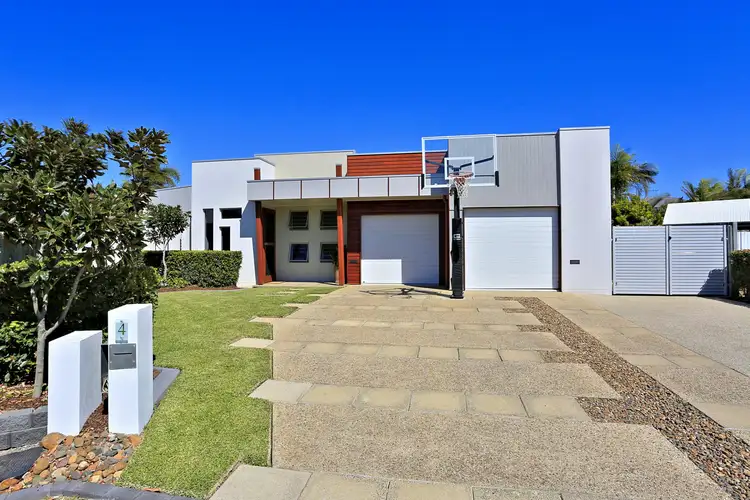 4 Henderson Row, Bargara QLD 4670