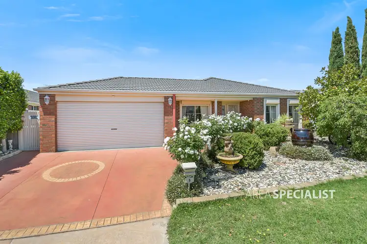 5 St Cloud Court, Cranbourne North VIC 3977