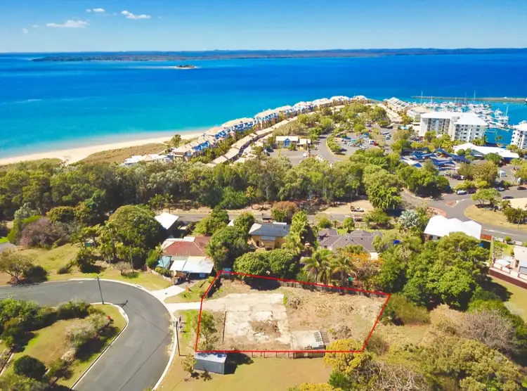 17 Crescent Street, Urangan QLD 4655