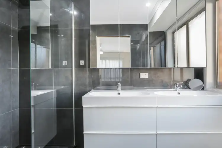 Fifth view of Homely house listing, 4 Hazeldean Crt, Hampton Park VIC 3976