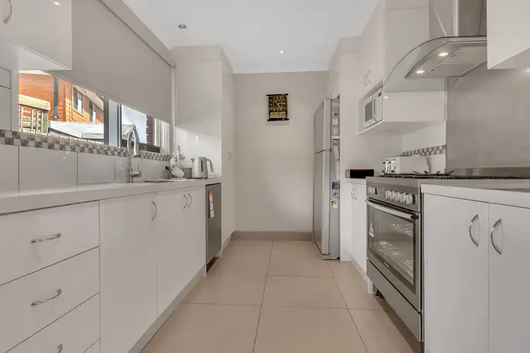 1 Hornbuckle Crescent, Melton VIC 3337