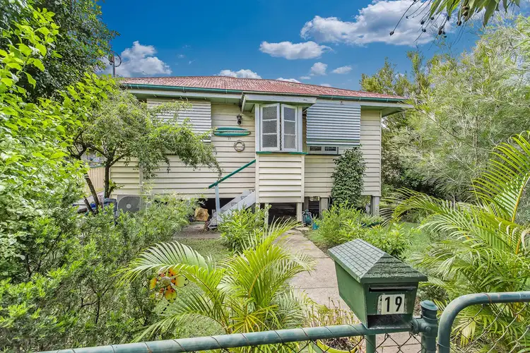 19 Enoch Street, Clontarf QLD 4019