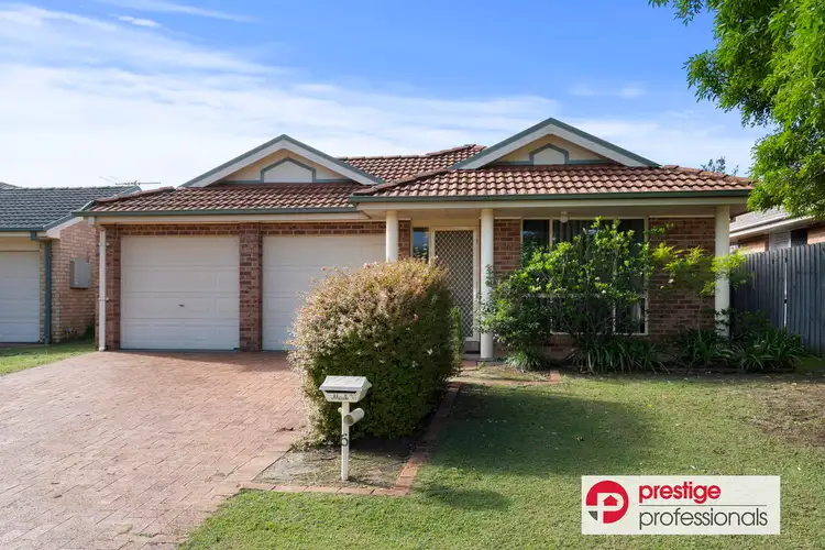 6 Mallee Court, Wattle Grove NSW 2173