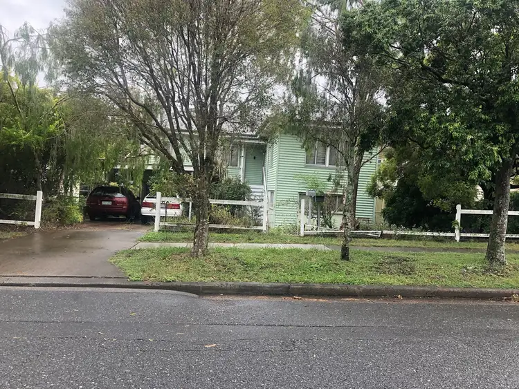 24 Lloyd, Camp Hill QLD 4152