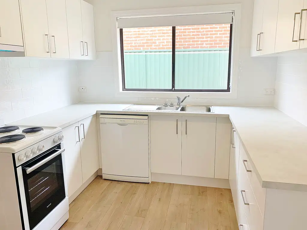 Main view of Homely unit listing, 2 /112 Piper Street, Bathurst NSW 2795