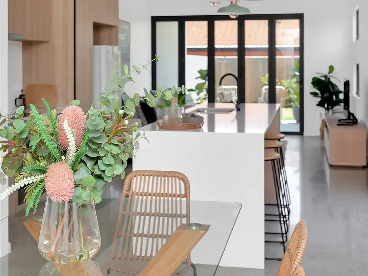 2/99 Nobby Parade, Miami QLD 4220