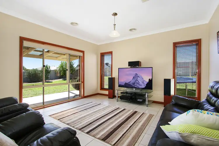 Fifth view of Homely house listing, 2 Sharp Court, Wodonga VIC 3690