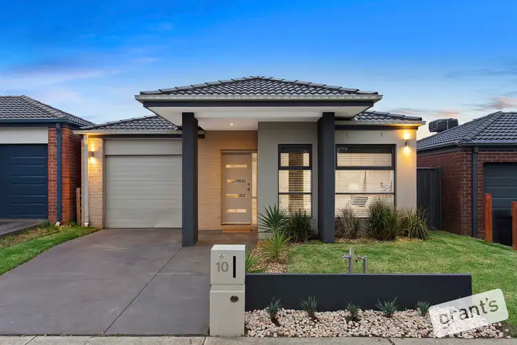 10 Moss Street, Cranbourne North VIC 3977