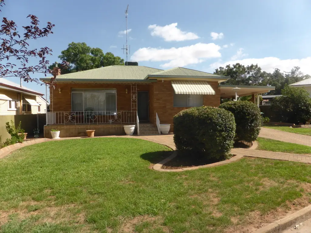 Main view of Homely house listing, 10 Moon Crescent, Parkes NSW 2870