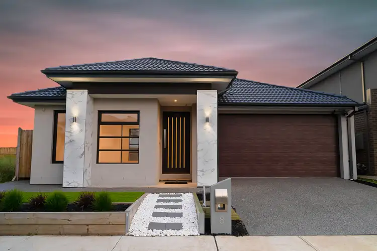 8 Faolan Way, Cranbourne West VIC 3977