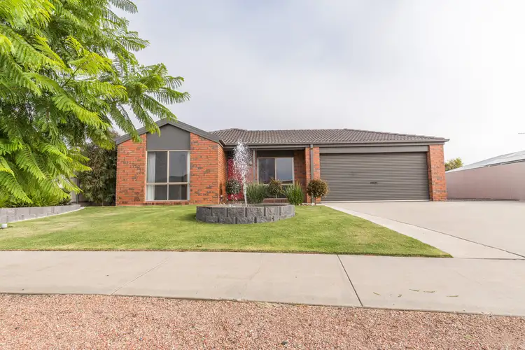 19 Burnlea Drive, Horsham VIC 3400
