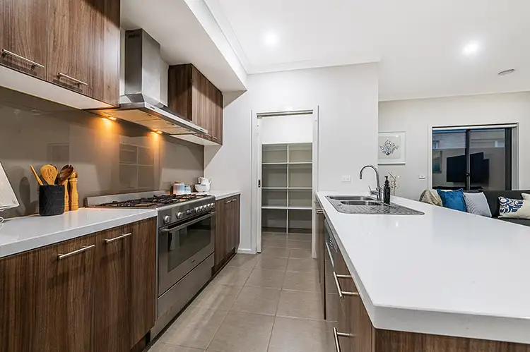11 Scotch Lane, Cranbourne West VIC 3977