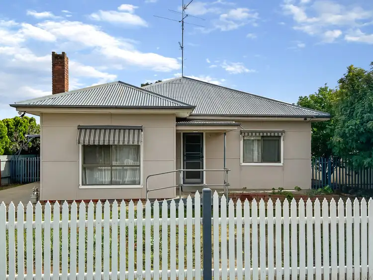 111 Grey Street, Temora NSW 2666