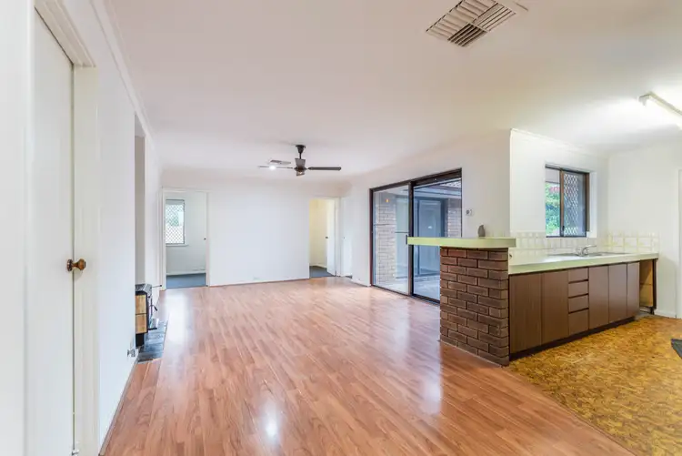 Sixth view of Homely house listing, 5 McKay Court, Bibra Lake WA 6163