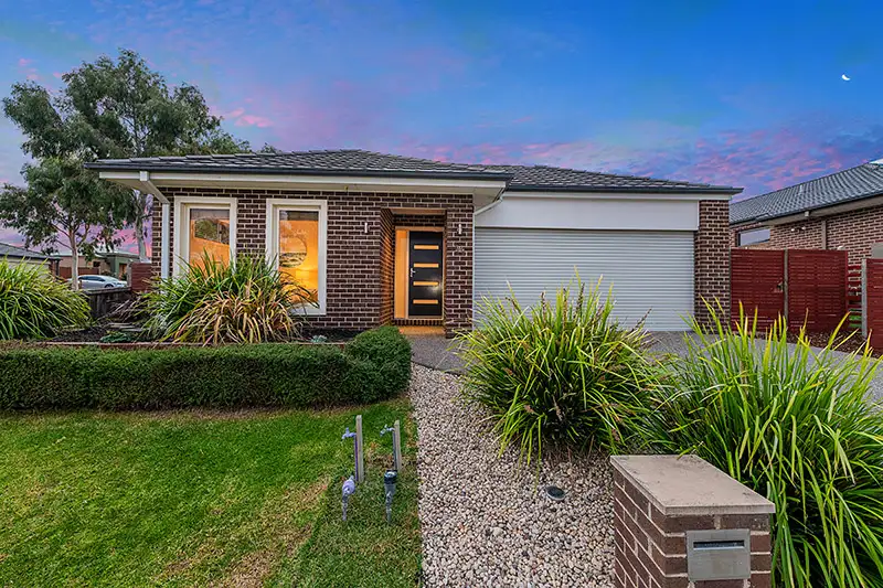 Main view of Homely house listing, 34 Olivebank Crescent, Cranbourne North VIC 3977