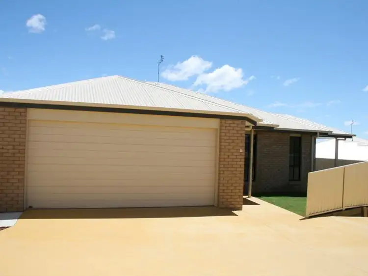 Unit 2 / 20 Lookout Place, Rosenthal Heights QLD 4370