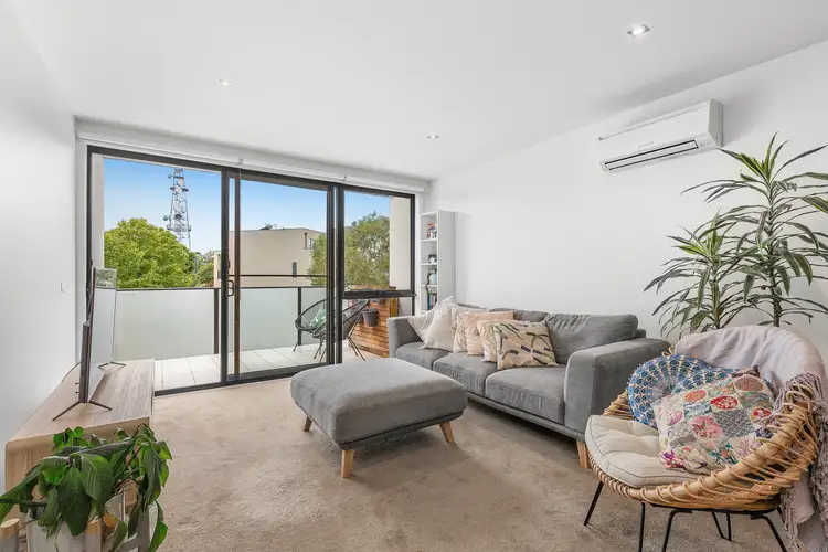 Second view of Homely house listing, 28/8 Crefden Street, Maidstone VIC 3012