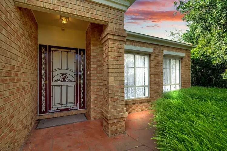 19 Islington Place, Caroline Springs VIC 3023