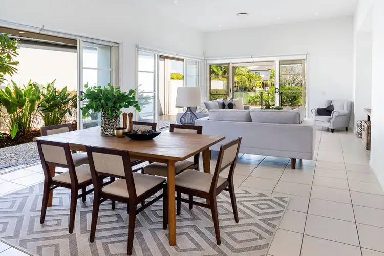 2853 Virginia Drive, Hope Island QLD 4212