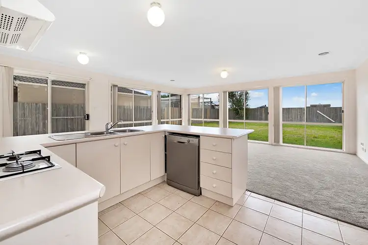 27 Shaftsbury Avenue, Berwick VIC 3806