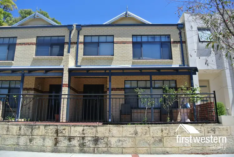 Rm 1/ 27B Lakeside Drive