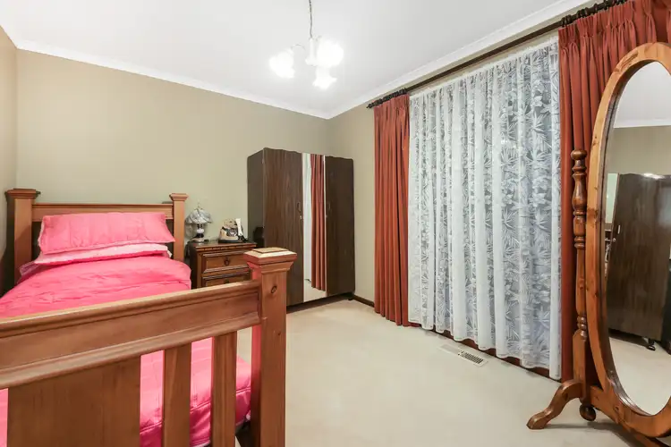 Seventh view of Homely house listing, 5 Samaher Court, Endeavour Hills VIC 3802