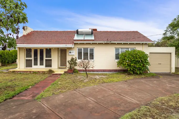 225 Hamilton St, Queens Park WA 6107