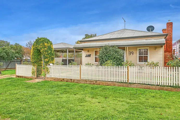 39 Gloucester Street, Junee NSW 2663
