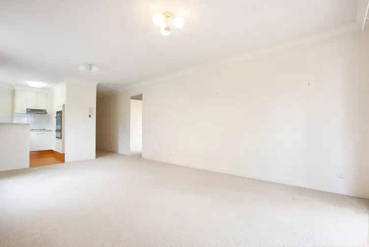 Fifth view of Homely apartment listing, 4/14 'Lynda Lodge' Second Avenue, Broadbeach QLD 4218