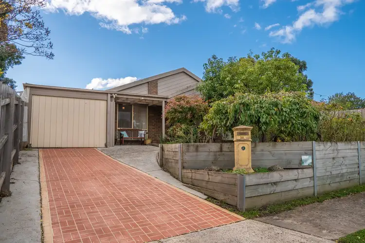28 Heywood Crescent, Cranbourne North VIC 3977