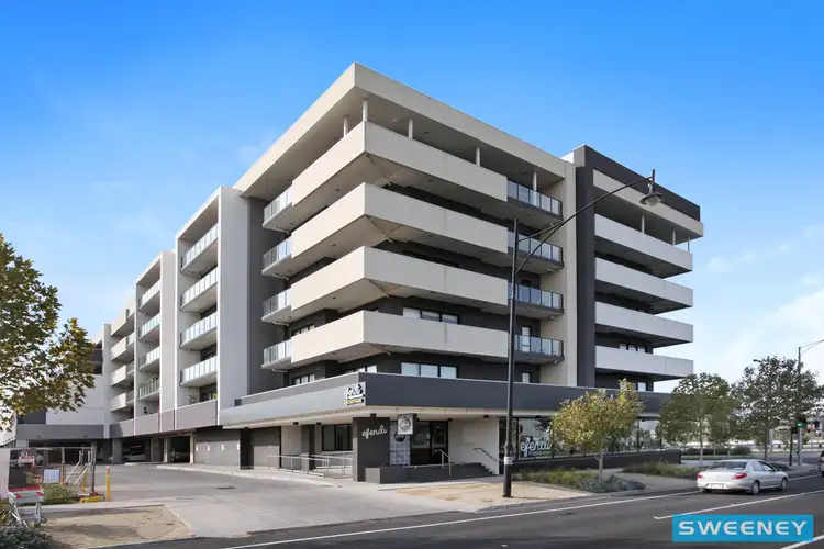 541/73 Lake Street, Caroline Springs VIC 3023