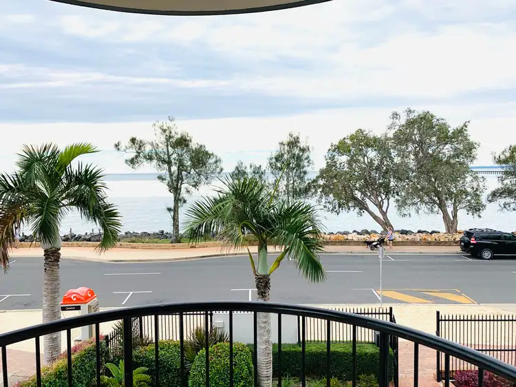 Unit 4, 566 Esplanade, Urangan QLD 4655