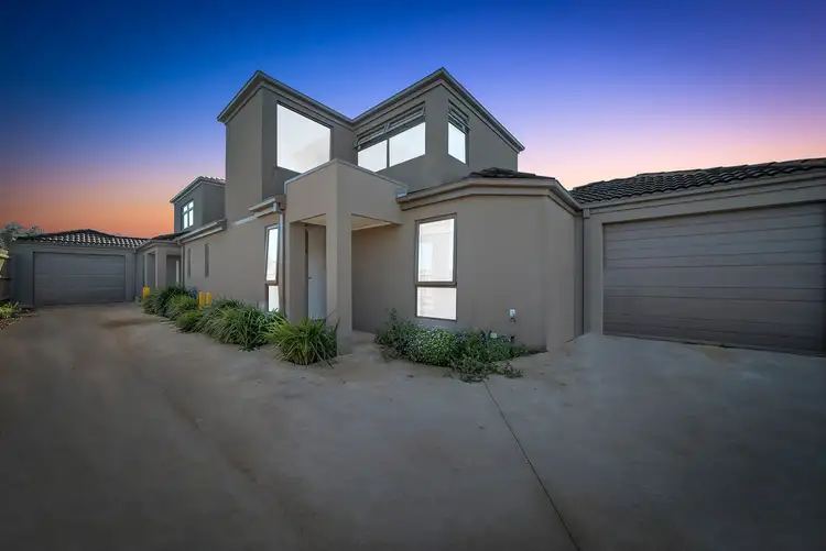 Main view of Homely unit listing, 2/10 Pearson Place, Melton South VIC 3338